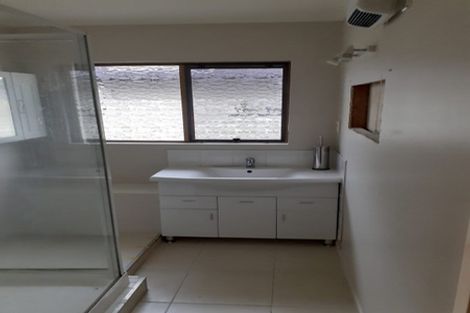 Photo of property in 2/54 Ray Small Drive, Pahurehure, Papakura, 2113