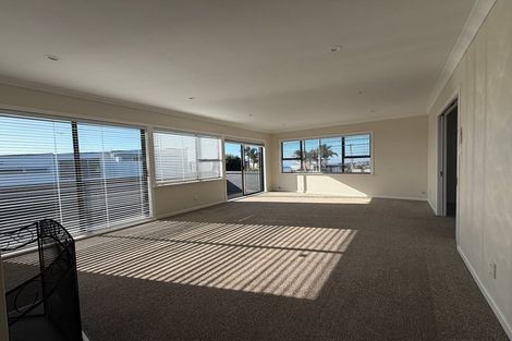 Photo of property in 2/42 Aberdeen Road, Campbells Bay, Auckland, 0620