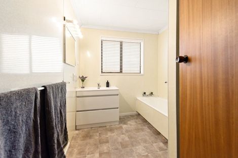 Photo of property in 10 Kerwood Place, Gore, 9710