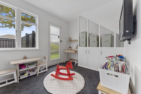 Photo of property in 43 Dunedin Street, Redwood, Christchurch, 8051