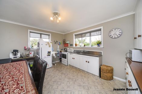 Photo of property in 6 Pukatea Place, Milson, Palmerston North, 4414