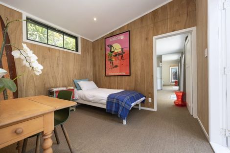 Photo of property in 30 Piha Road, Piha, New Lynn, 0772