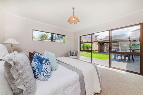 Photo of property in 84 Mirrabooka Avenue, Botany Downs, Auckland, 2010