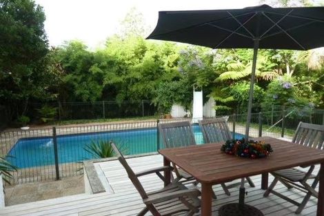 Photo of property in 26 Beach Road, Mellons Bay, Auckland, 2014