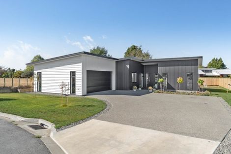 Photo of property in 21 Coralie Place, Lansdowne, Masterton, 5810