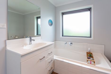 Photo of property in 8 Carteret Place, Aranui, Christchurch, 8061