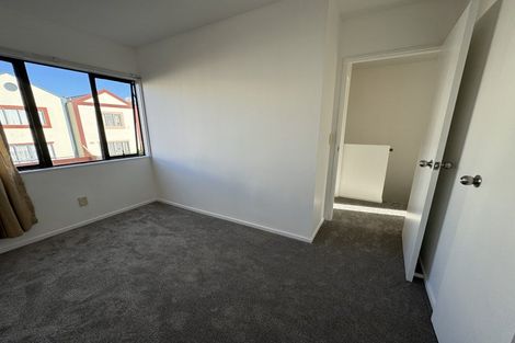 Photo of property in Lynn Park Terrace, 26/12 Ambrico Place, New Lynn, Auckland, 0600