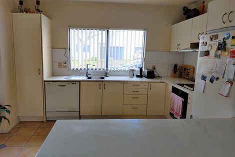 Photo of property in 14 Butia Avenue, Henderson, Auckland, 0612