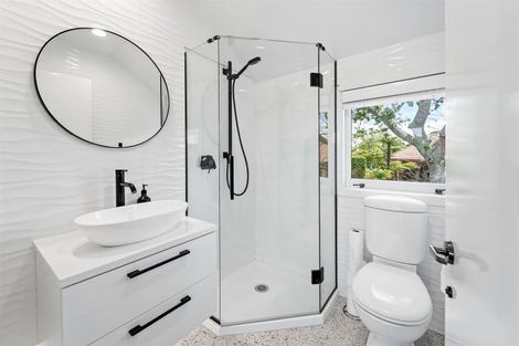 Photo of property in 90 Roland Road, Greenhithe, Auckland, 0632