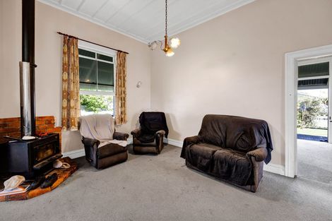 Photo of property in 12 Gloag Street, Waverley, 4510