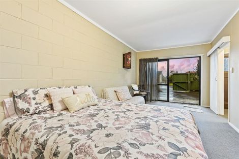 Photo of property in 1/10 Sunnyside Road, Sunnyvale, Auckland, 0612