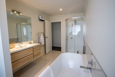 Photo of property in 62 Feist Street, Carterton, 5713