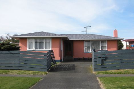 Photo of property in 20 Tainui Street, Castlecliff, Whanganui, 4501