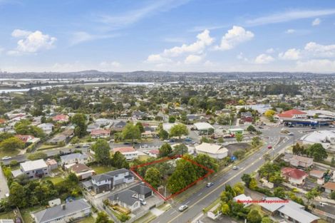Photo of property in 233 Great North Road, Henderson, Auckland, 0612