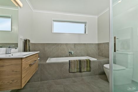 Photo of property in 86 Bomb Point Drive, Hobsonville, Auckland, 0616