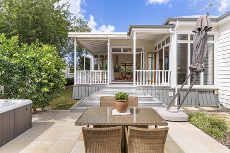 Photo of property in 32 Clarence Road, Northcote Point, Auckland, 0627