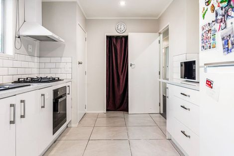Photo of property in 2 Kilcar Place, Massey, Auckland, 0614