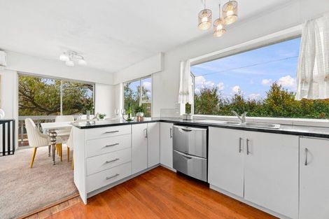 Photo of property in 13 Booralee Avenue, Botany Downs, Auckland, 2010