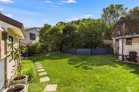 Photo of property in 2 Seascape View, Paremata, Porirua, 5024