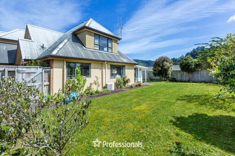 Photo of property in 22 Carlow Grove, Birchville, Upper Hutt, 5018