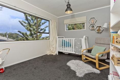 Photo of property in 22 Yule Place, Massey, Auckland, 0614
