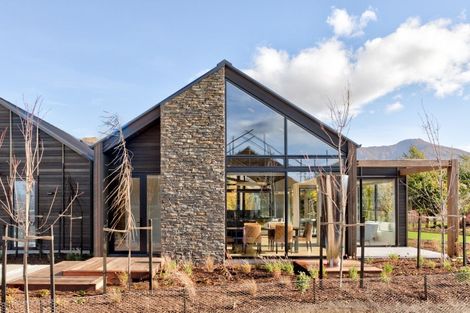 Photo of property in 16 Mccaw Mews, Wanaka, 9305