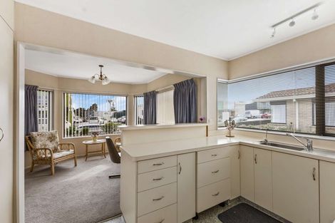 Photo of property in 1/478 Devon Street East, Strandon, New Plymouth, 4312