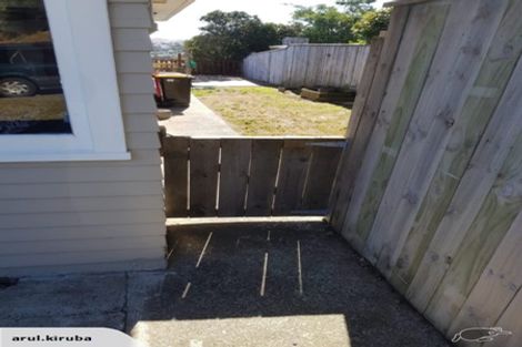 Photo of property in 48 Brooker Grove, Newlands, Wellington, 6037