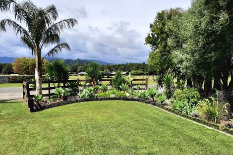 Photo of property in 24 Saint Laurent Way, Ohau, 5570