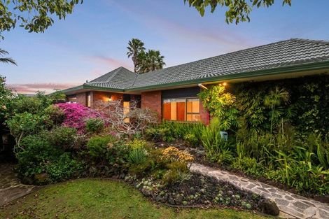 Photo of property in 22 John Dee Crescent, Red Beach, 0932