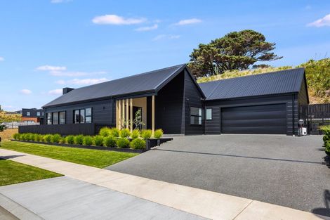 Photo of property in 75 Queen Charlotte Drive, Aotea, Porirua, 5024