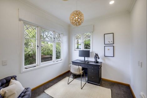 Photo of property in 44 Busby Hill, Havelock North, 4130