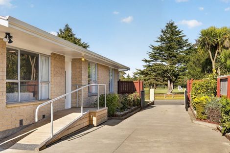 Photo of property in 40 Oakley Crescent, Hornby, Christchurch, 8042