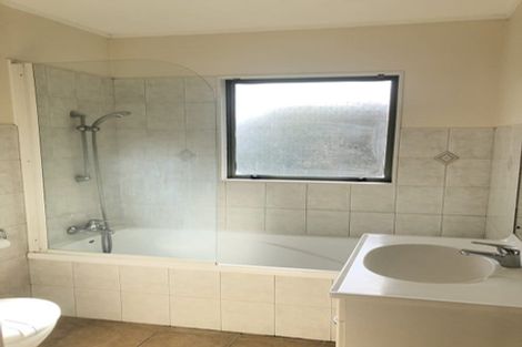 Photo of property in 726b East Coast Road, Pinehill, Auckland, 0632