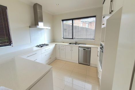 Photo of property in 35 Trotting Terrace, Fairview Heights, Auckland, 0632