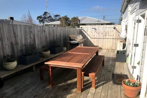 Photo of property in 2/220a Church Street, Onehunga, Auckland, 1061