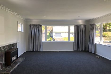 Photo of property in 4 Saint Johns Terrace, Tawa, Wellington, 5028