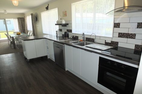 Photo of property in 73 Avenue Road, Foxton, 4814