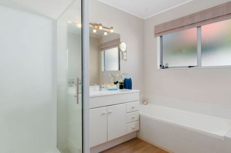 Photo of property in 5 Rimu Rise, Albany, Auckland, 0632