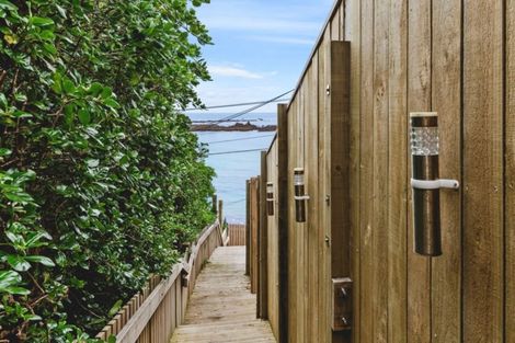 Photo of property in 98a The Esplanade, Houghton Bay, Wellington, 6023