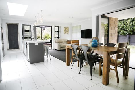 Photo of property in 33 Sunningdale Street, Wattle Downs, Auckland, 2103