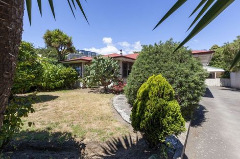 Photo of property in 38 Tiromoana Road, Raumati South, Paraparaumu, 5032