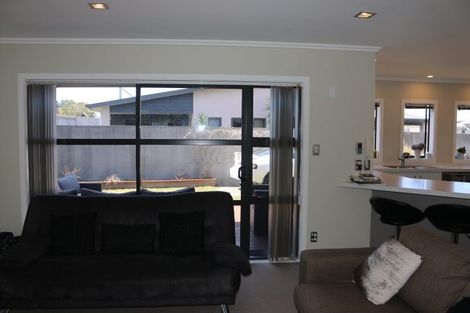 Photo of property in 65a Rosalie Terrace, Kelvin Grove, Palmerston North, 4414