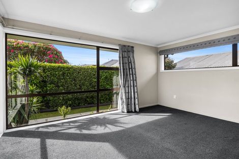 Photo of property in 12 Masham Road, Broomfield, Christchurch, 8042