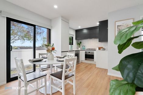 Photo of property in 43a Mirrabooka Avenue, Botany Downs, Auckland, 2010