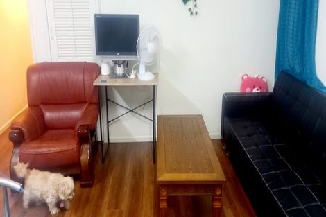 Photo of property in 42 Compton Street, Hillcrest, Auckland, 0627