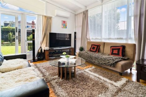 Photo of property in 1/40 Edgeworth Road, Glenfield, Auckland, 0629