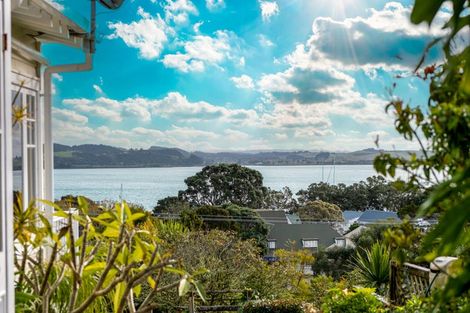 Photo of property in 9 Robertson Street, Russell, 0202