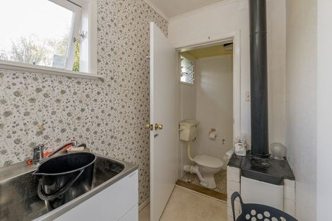 Photo of property in 81 Queenwood Road, Levin, 5510