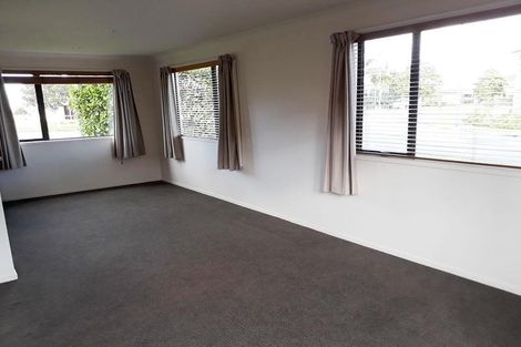 Photo of property in 2 Tollana Road, Te Atatu Peninsula, Auckland, 0610